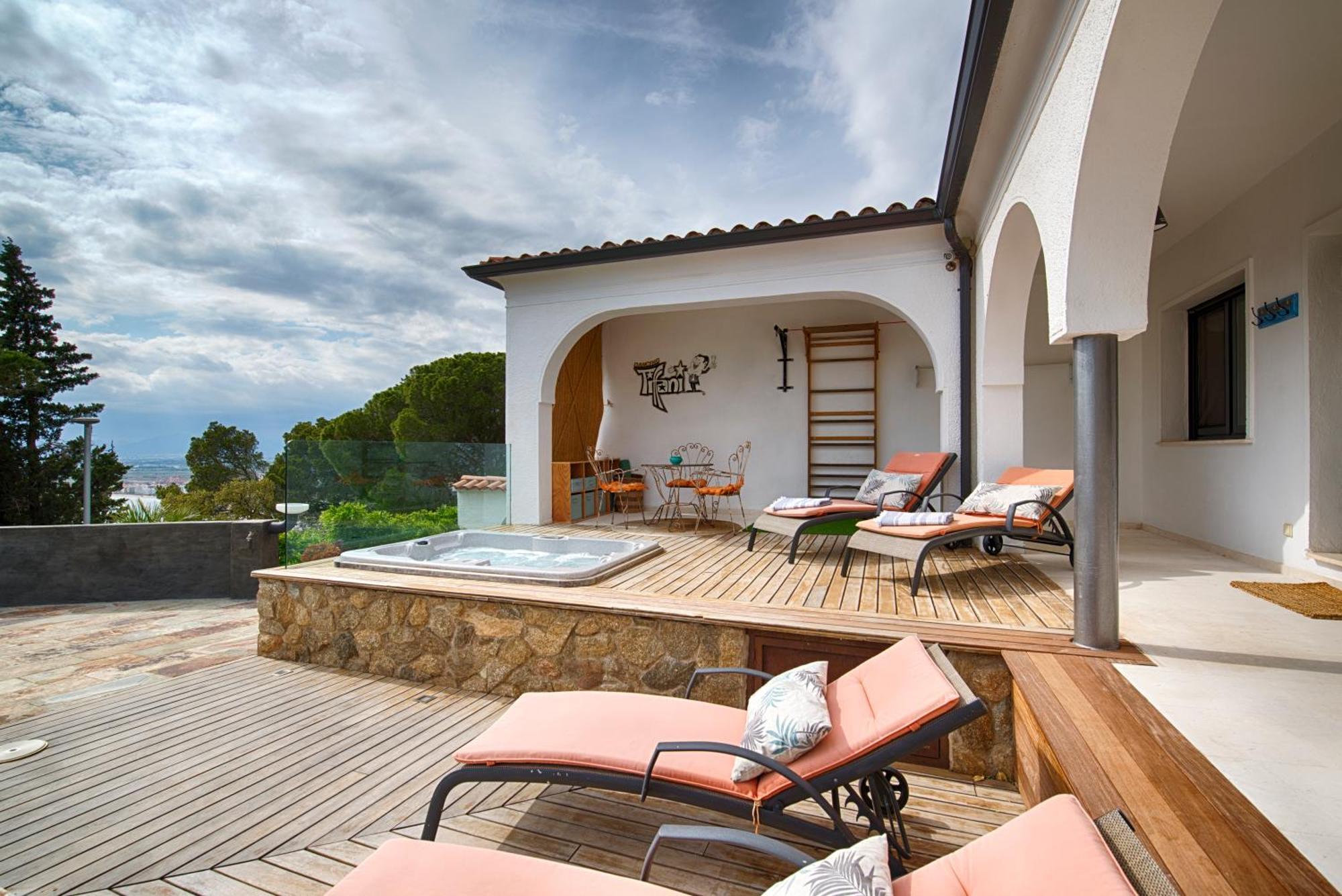 Casa De L'Albada Bed & Breakfast Roses Exterior photo