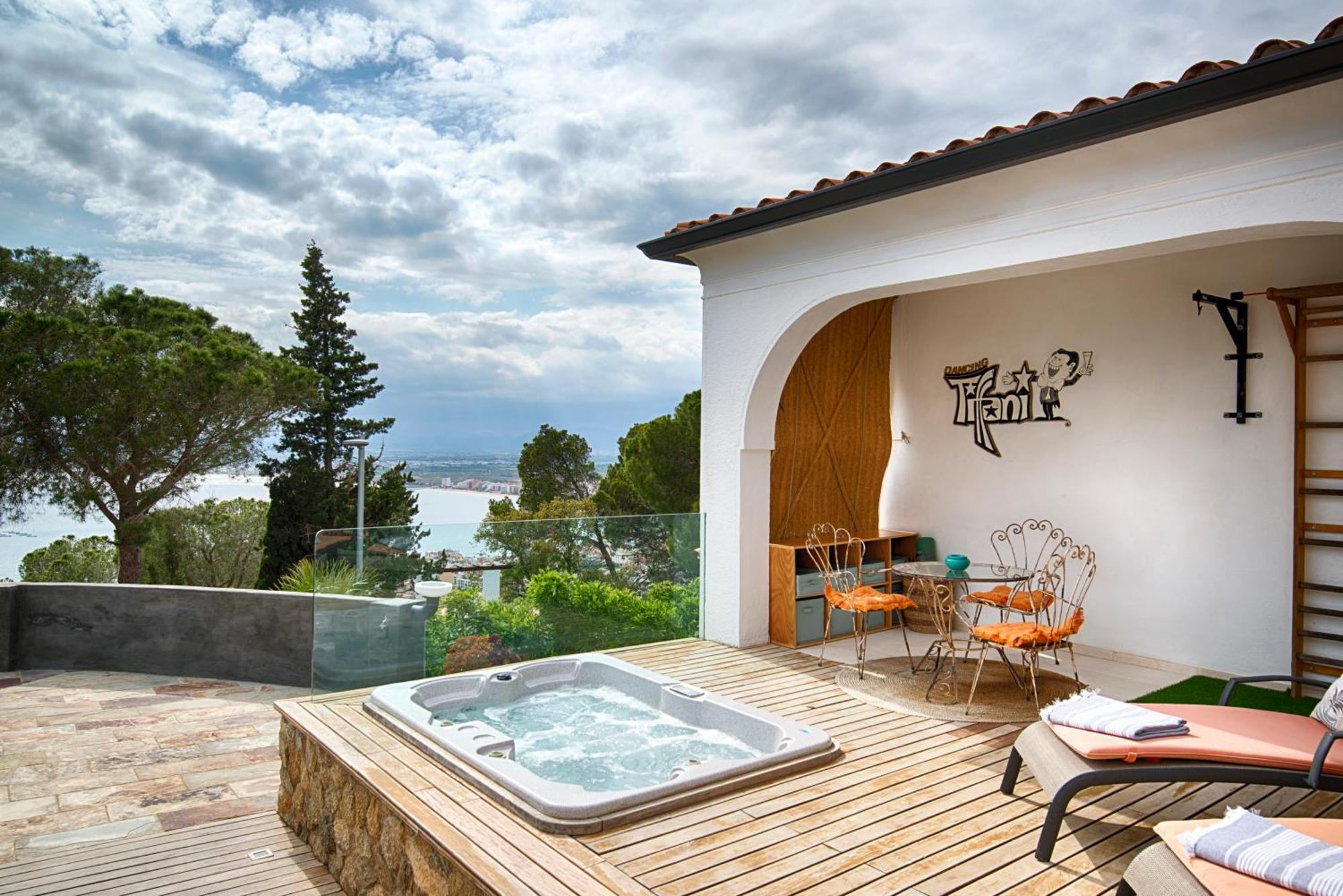 Casa De L'Albada Bed & Breakfast Roses Exterior photo